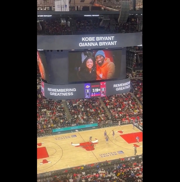 世界杯官方会员-❤️有心了!公牛主场大屏幕致敬科比和Gigi:缅怀伟大